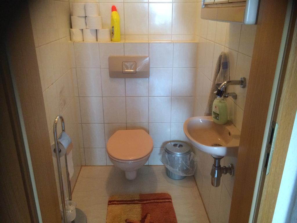 Zimmer Zur Ehemaligen Weinstube Untermberg Luaran gambar
